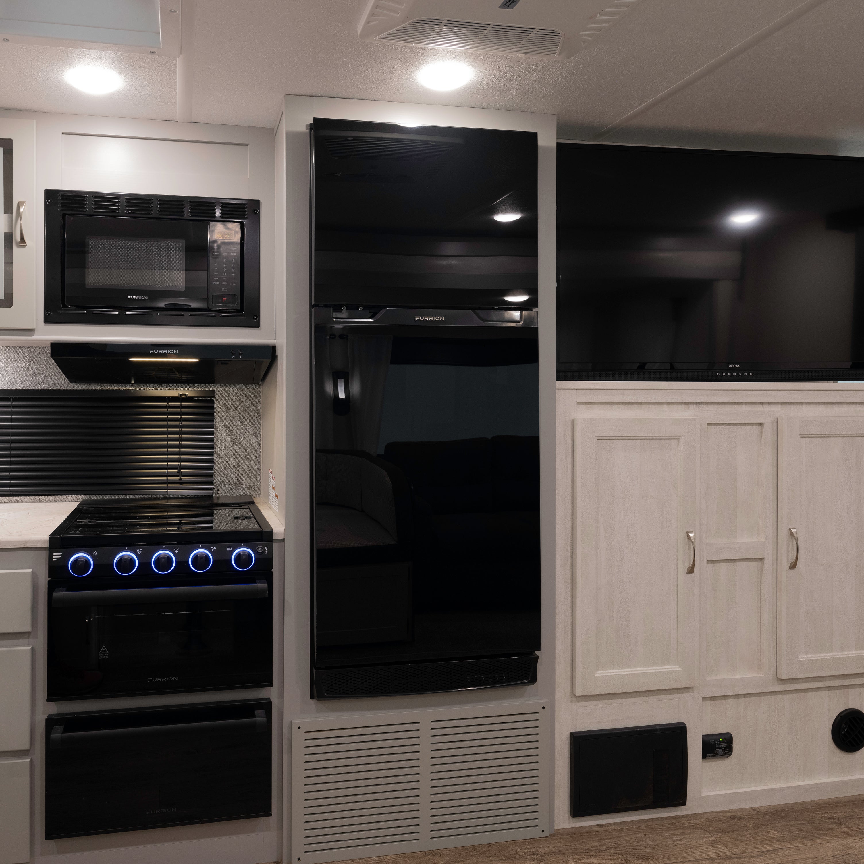 Furrion Chef Collection® Built-in Gas RV Oven - 21" Black #FG21MA1EA-BG2021123921